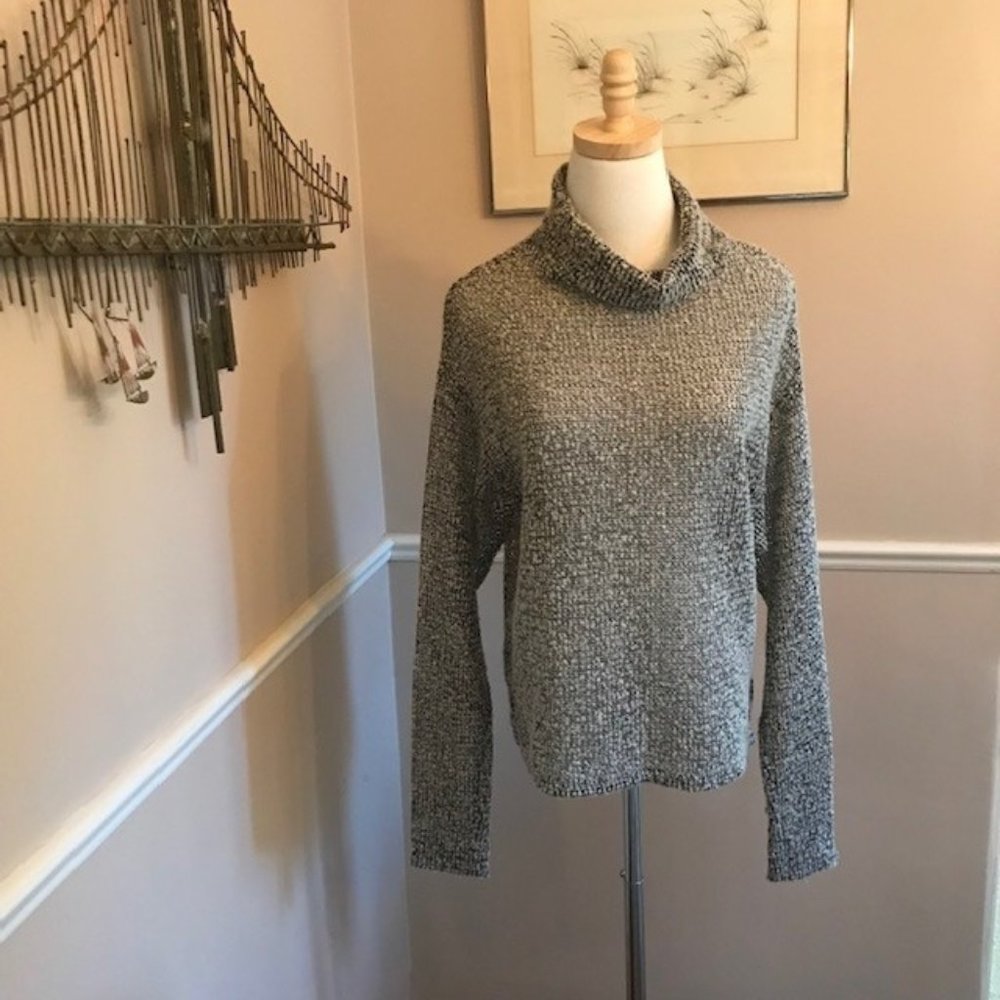 TOPSHOP Sheer Black/Off white Sweater Long Sleeve/Relaxed Turtleneck   Size 4